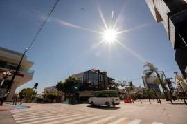 Para el domingo 1 de marzo de 2026, una circulación anticiclónica en niveles medios de la atmósfera sobre el noroeste, norte y occidente del territorio nacional, mantendrá ambiente caluroso a muy caluroso.