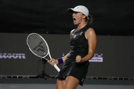 Iga Swiatek puso su lugar en un día atípico del WTA Finales de Cancún, luego de vencer a Aryna Sabalenka.