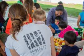 Niños participan en actividades educativas y recreativas dentro de los centros penitenciarios, organizadas por Reinserta para promover el desarrollo positivo y brindar experiencias enriquecedoras.