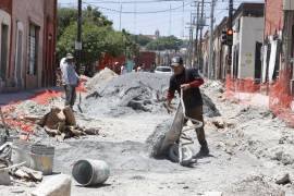 Los trabajos de rehabilitación en el tramo de la calle General Victoriano Cepeda permanecen estancados, generando frustración entre vecinos y comerciantes.