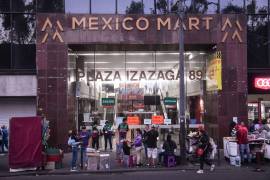 En la Plaza Izazaga 89 México Mart, de la colonia Centro en la alcaldía Cuauhtémoc de la Ciudad de México, fueron quitados los sellos de ‘suspensión de actividades’.