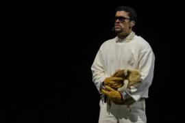 Bad Bunny además hará historia al presentarse en el show de medio tiempo del Super Bowl 2026, convirtiéndose en el primer artista latino en solitario en encabezar unos de los espectáculos más vistos del mundo.