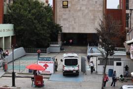 El ingreso temporal a urgencias se encuentra ahora sobre Carranza, en sustitución de la entrada habitual en el bulevar Humberto Hinojosa.