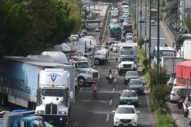 Tlaxco, Tlaxcala, reporta un bloqueo total, así como cierres parciales en otros puntos de Tlaxcala y Veracruz.