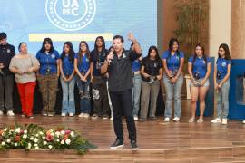 El rector Octavio Pimentel Martínez compartió con los alumnos de nuevo ingreso del ICH los valores y fortalezas de la UAdeC.
