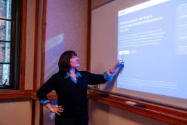 La periodista e investigadora estadounidense Martina Guzmán, directora de periodismo comunitario en Planet Detroit y creadora de 'VERDAD'.