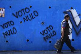 Un grafiti que promueve el voto nulo en las próximas elecciones presidenciales, una campaña liderada por el expresidente Evo Morales, quien tiene prohibido volver a postularse para un cargo en La Paz, Bolivia.