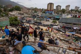 Autoridades venezolanas mantienen la búsqueda de sobrevivientes tras los terremotos, mientras actualizan el saldo de víctimas y reciben apoyo internacional para la emergencia.