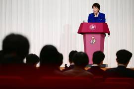 La recién elegida líder del gobernante Partido Liberal Democrático (PLD) de Japón, Sanae Takaichi, asiste a una conferencia de prensa después de las elecciones presidenciales del PLD en Tokio, Japón.
