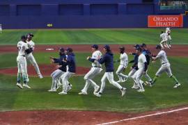 Los Rays de Tampa Bay celebran su clasificación a la Serie Mundial 2026 tras vencer 7-3 a los Guardians de Cleveland en el sexto partido de la eliminatoria.