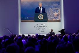 El presidente estadounidense Donald Trump habla por video ante el Foro Económico Mundial de Davos, Suiza, el 23 de enero del 2025.