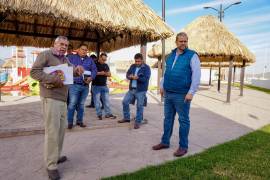 El alcalde Tomás Gutiérrez supervisa las instalaciones de Aqua Ramos para garantizar que el parque esté listo para recibir a las familias en su próxima reapertura.