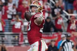 Christian McCaffrey anotó un touchdown crucial que selló la victoria de los 49ers sobre los Falcons.