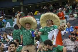 Hinchas mexicanos de distintos estados del país llegaron al estadio con jerseys de la Selección Mexicana y de clubes de la Liga MX.