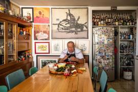 En la mesa de Nacho y Anita, los sabores se mezclan con risas, anécdotas y buena conversación.