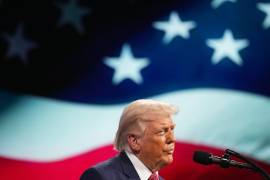 El presidente Donald Trump pronuncia un discurso en la cumbre del Future Investment Initiative Institute en Miami Beach, Florida.