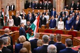 Peter Magyar jura el cargo de primer ministro de Hungría durante una ceremonia celebrada en Budapest, Hungría