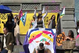 Celebración del Día internacional de la madre tierra que realiza el colectivo Okupa por la Tierra Acción Ciudadana Pacífica en el Monumento a Cuauhtémoc en la Ciudad de México.