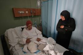 Sanaa Khalil, una agricultora siria de 35 años que perdió las dos piernas en un reciente ataque israelí mientras trabajaba en una plantación de bananas.