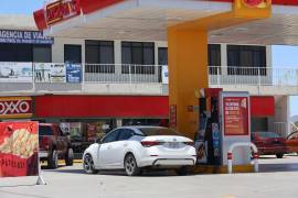 Aunque algunas estaciones de servicio en Saltillo registraron interrupciones temporales en el suministro de Magna durante mayo, empresarios gasolineros aseguraron que no existe un desabasto generalizado de combustible en la ciudad.