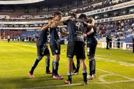 Frente a sus aficionados y desde la ciudad que vio al club crecer y convertirse en lo que es hoy, Querétaro venció con una importante goleada a los potosinos.