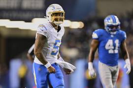 Trey Lance lanzó dos pases de anotación en la primera mitad y mostró solidez como mariscal suplente de los Chargers.