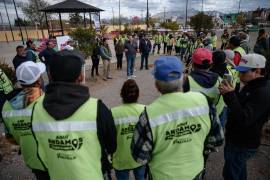 El alcalde Javier Díaz supervisó los trabajos de rehabilitación de una de las plazas de al colonia Mirasierra.