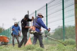 Con apoyo de cuadrillas municipales, el Gobierno de Sabinas puso en marcha una jornada integral para mejorar la imagen, seguridad y funcionalidad de los cementerios.