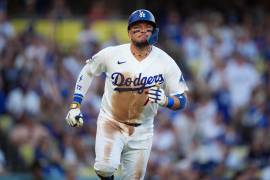 Miguel Rojas puso fin a 13 temporadas en Grandes Ligas tras la eliminación de Dodgers ante Brewers; el venezolano conquistó dos Series Mundiales con Los Ángeles.