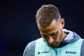 Sergio Canales podría cerrar su etapa con Rayados en 2026 para volver al Racing de Santander, en una operación que, según reportes, implicaría reducir su salario para jugar de nuevo en España.