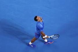 Pese a todo, Djokovic sigue vivo en el Abierto de Australia