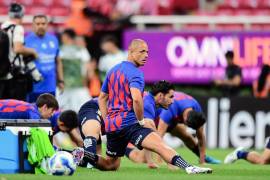 Chicharito Hernández podría volver a la alineación de las Chivas para el encuentro ante los Pumas.