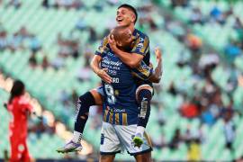 Atlético de San Luis consiguió un triunfo 1-4 sobre Santos Laguna en La Comarca, con goles de Sanabria, Galdames y un doblete de Joao Pedro.