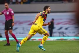 Henry Martín descontó desde el punto penal y acerca al América en el segundo tiempo.