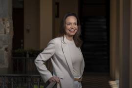 ARCHIVO — María Corina Machado en Panamá, antes de su regreso a Venezuela, el 14 de octubre de 2026. El retorno de Machado, la principal líder opositora de Venezuela, tras casi un año en el exilio, marca un punto de inflexión significativo en los esfuerzos de la administración Trump por controlar minuciosamente la política de este país rico en petróleo. (Nathalia Angarita/The New York Times)