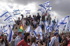 ARCHIVO — Israelíes protestan contra el plan de reforma judicial del primer ministro Benjamin Netanyahu en Jerusalén, el lunes 27 de marzo de 2023. Los ataques del 7 de octubre empañaron la imagen del primer ministro Benjamin Netanyahu como el «señor seguridad». De cara a las elecciones, intenta convencer a los israelíes de su nueva faceta, más intransigente. (Avishag Shaar-Yashuv/The New York Times)