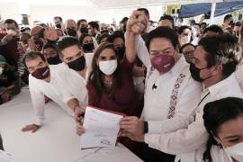 Mario Delgado, presidente de Morena, estuvo presente en el evento, así como dirigentes estatales del PVEM, Fuerza por México y Partido del Trabajo