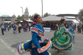 Acto. El desfile es siempre una muestra de vistosos colores y cadencia; y eso es lo que se espera para el próximo lunes.