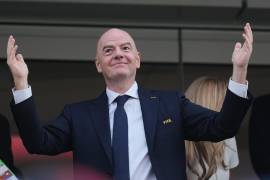 Infantino hace su propio Mundial: más de 16 mil kilómetros para ver partidos en tres países.