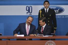 El exgobernador de Chihuahua, César Duarte Jáquez, fue detenido y trasladado al Altiplano; enfrentará cargos por presunto lavado de dinero y desvío de recursos públicos.