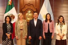 El gobernador Manolo Jiménez sostuvo esta reunión en Palacio de Gobierno con la representante argentina en México.