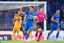 Gabriel Fernández anotó de penal el empate para Cruz Azul en el minuto 76.