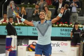 El español Rafael Nadal celebró tras derrotar a Miomir Kecmanovic en el Abierto de Madrid.