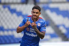 Gabriel “Toro” Fernández celebra el gol tempranero que abrió el camino del triunfo celeste.