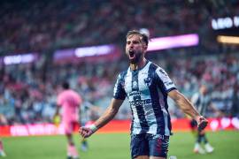 Diego Rossi celebra el gol con el que Rayados completó la remontada ante Inter Miami en la Leagues Cup.