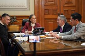 La presidenta de México, Claudia Sheinbaum informó que sostuvo una “muy buena conversación” con su homólogo estadounidense, Donald Trump, en la que abordaron tema como el “respeto a las soberanías.