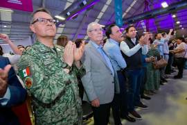 Carlos Robles Loustaunau (segundo de izquierda a derecha), dirigente estatal del PRI, afirma que el partido se enfila unido y fuerte hacia la próxima contienda electoral.