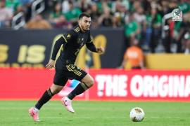Luis Chávez jugó ante Costa Rica con la Selección Mexicana previo a su lesión; el mediocampista se perderá lo que resta de la Copa Oro 2025.