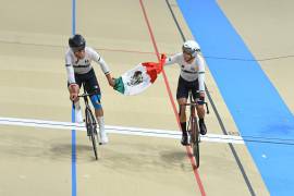 Los ciclistas aztecas ondearon la bandera tricolor en la Final Madison Masculino de los XIX Juegos Panamericanos Santiago de Chile 2023, en el Velódromo.