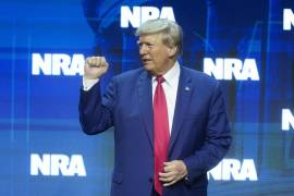 El expresidente Donald Trump habla durante la Convención de la Asociación Nacional del Rifle, el viernes 14 de abril de 2023, en Indianápolis.